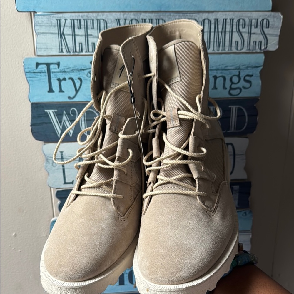 Sorel Women's Lace Up Boots - Tan
